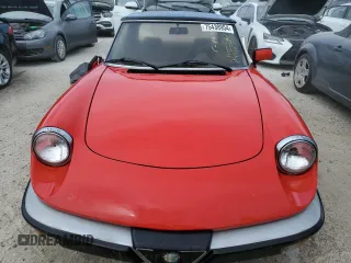 1984 Alfa Romeo Spider Veloce z VIN ZARBA5414E1020264, wystawiony jako Copart lot #75438954 z przebiegiem Nie podano mil oraz Nie do naprawy • Non repairable. Historia ofert i sprzedaży dostępna na DreamBid. Obrazek 5.