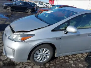 2013 Toyota Prius Plug-In with VIN JTDKN3DPXD3040321, listed as a IAAI auction lot 41477480 with 109,764 mi miles. Bid and sale history available at carsss.com. Image 18.