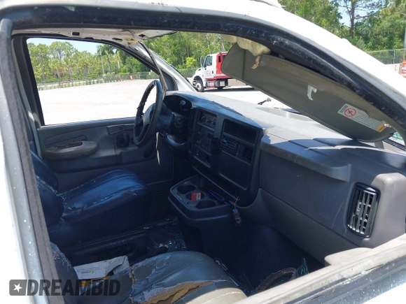 2005 Chevrolet Express Cargo z VIN 1GCGG25V451190638, wystawiony jako IAAI lot #42324482 z przebiegiem 649 488 mil mil oraz . Historia ofert i sprzedaży dostępna na DreamBid. Obrazek 5.