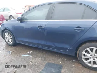 2013 Volkswagen Jetta SE z VIN 3VWDX7AJ3DM267839, wystawiony jako IAAI lot #41157583 z przebiegiem 61 643 mil mil oraz . Historia ofert i sprzedaży dostępna na DreamBid. Obrazek 15.