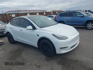 2021 Tesla Model Y Long Range with VIN 5YJYGDEE2MF074246, listed as a IAAI auction lot 40456971 with 94,527 mi miles. Bid and sale history available at carsss.com. Image 1.
