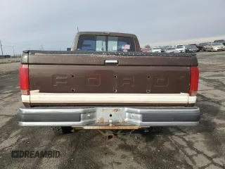 1991 Ford F-250 z VIN 1FTHX26G1MKB21130, wystawiony jako Copart lot #42222245 z przebiegiem 13 849 mil mil oraz Szkoda całkowita • Salvage title. Historia ofert i sprzedaży dostępna na DreamBid. Obrazek 6.