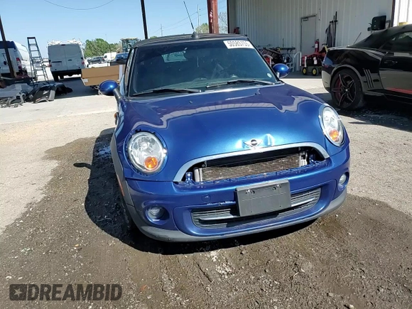 2014 MINI Convertible z VIN WMWZN3C58ET861186, wystawiony jako Copart lot #50585755 z przebiegiem 81 459 mil mil oraz Szkoda całkowita • Salvage title. Historia ofert i sprzedaży dostępna na DreamBid. Obrazek 14.