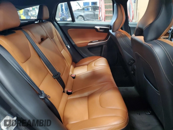 2015 Volvo V60 z VIN YV1612SC8F1212622, wystawiony jako Copart lot #58492135 z przebiegiem 114 137 mil mil oraz Tytuł czysty. Historia ofert i sprzedaży dostępna na DreamBid. Obrazek 11.