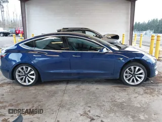 2018 Tesla Model 3 Long Range Battery z VIN 5YJ3E1EA7JF035949, wystawiony jako IAAI lot #41627027 z przebiegiem Nie podano mil oraz . Historia ofert i sprzedaży dostępna na DreamBid. Obrazek 13.