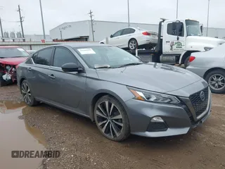 2019 Nissan Altima SR with VIN 1N4BL4CV8KN301609, listed as a IAAI auction lot 41608699 with 159,931 mi miles and . Bid and sale history available at carsss.com. Image 1.