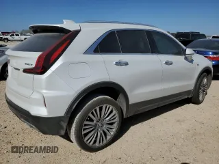 2024 Cadillac XT4 FWD Premium Luxury z VIN 1GYFZCR44RF239840, wystawiony jako Copart lot #48870445 z przebiegiem 5 276 mil mil oraz Szkoda całkowita • Salvage title. Historia ofert i sprzedaży dostępna na DreamBid. Obrazek 3.