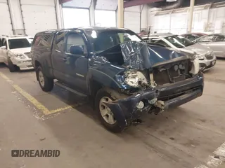 2006 Toyota Tacoma with VIN 5TEUU42N06Z265256, listed as a IAAI auction lot 41371660 with 153,557 mi miles. Bid and sale history available at carsss.com. Image 1.