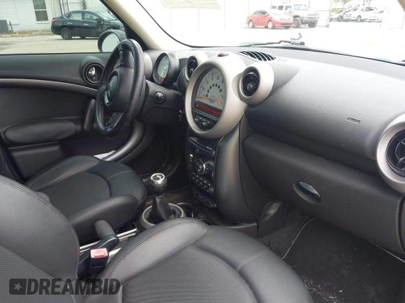 2012 MINI Countryman S with VIN WMWZC3C56CWM27592, listed as a IAAI auction lot 42175396 with 147,600 mi miles and . Bid and sale history available at DreamBid. Image 5.