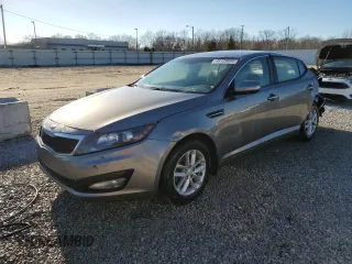 2013 Kia Optima LX z VIN 5XXGM4A76DG244326, wystawiony jako Copart lot #48129005 z przebiegiem 102 501 mil mil oraz Nie do naprawy. Historia ofert i sprzedaży dostępna na DreamBid. Obrazek 1.