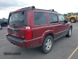2007 Jeep Commander Sport с VIN 1J8HG48P97C599005, выставлен на аукционе IAAI как лот 42269399 с пробегом Не указан миль и . История ставок и продаж доступна на DreamBid. Изображение 4.