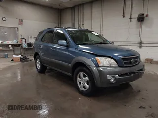 2004 Kia Sorento LX z VIN KNDJC733X45324687, wystawiony jako IAAI lot #42173145 z przebiegiem 104 843 mil mil oraz . Historia ofert i sprzedaży dostępna na DreamBid. Obrazek 1.