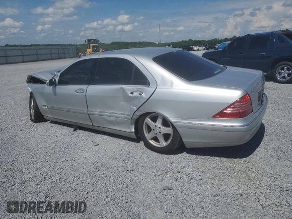 2005 Mercedes-Benz S-Class 4.3L with VIN WDBNG70J25A454186, listed as a Copart auction lot 57395484 with 0 mi miles and Salvage Title. Bid and sale history available at carsss.com. Image 2.