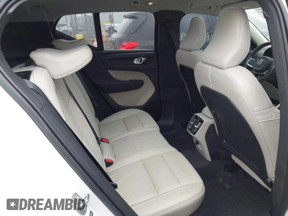2024 Volvo XC40 Plus Bright Theme z VIN YV4L12UEXR2202130, wystawiony jako IAAI lot #41876910 z przebiegiem 15 997 mil mil oraz . Historia ofert i sprzedaży dostępna na DreamBid. Obrazek 8.