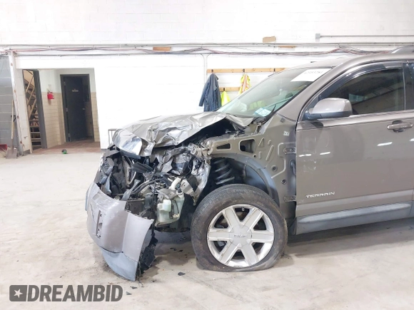 2010 GMC Terrain SLT-1 z VIN 2CTFLGEYXA6230148, wystawiony jako IAAI lot #42353281 z przebiegiem 186 553 mil mil oraz . Historia ofert i sprzedaży dostępna na DreamBid. Obrazek 6.