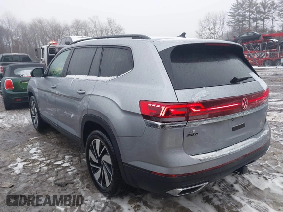 2024 Volkswagen Atlas SE z VIN 1V2HR2CA5RC573575, wystawiony jako IAAI lot #41508927 z przebiegiem 2 647 mil mil oraz . Historia ofert i sprzedaży dostępna na DreamBid. Obrazek 3.