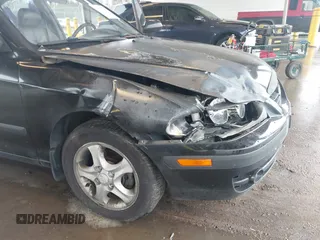 2005 Hyundai Elantra GLS z VIN KMHDN46D15U949573, wystawiony jako IAAI lot #41870209 z przebiegiem 175 819 mil mil oraz . Historia ofert i sprzedaży dostępna na DreamBid. Obrazek 6.