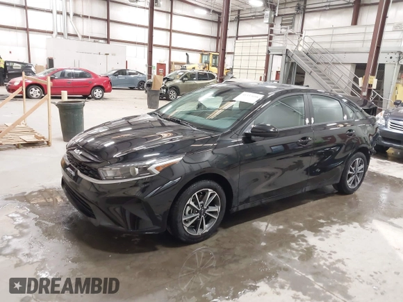2024 Kia Forte LXS z VIN 3KPF24ADXRE831698, wystawiony jako IAAI lot #41337698 z przebiegiem 1 843 mil mil oraz . Historia ofert i sprzedaży dostępna na DreamBid. Obrazek 2.