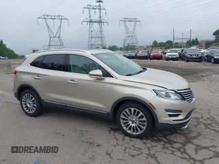 2017 Lincoln MKC Reserve z VIN 5LMCJ3D93HUL57805, wystawiony jako IAAI lot #42425633 z przebiegiem 40 010 mil mil oraz . Historia ofert i sprzedaży dostępna na DreamBid. Obrazek 18.