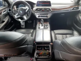 2019 BMW 7 Series M760i xDrive with VIN WBA7H6C58KG615081, listed as a Copart auction lot 59361704 with 92,769 mi miles and Salvage Title. Bid and sale history available at carsss.com. Image 8.