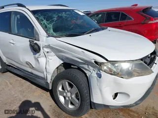 2009 Mitsubishi Outlander ES with VIN JA4LS21W49Z015920, listed as a IAAI auction lot 41845969 with 291,723 mi miles. Bid and sale history available at carsss.com. Image 6.