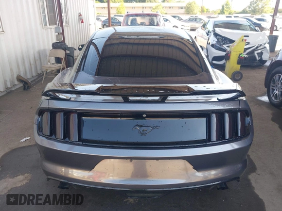 2017 Ford Mustang EcoBoost z VIN 1FA6P8TH9H5215435, wystawiony jako IAAI lot #42531715 z przebiegiem 81 730 mil mil oraz . Historia ofert i sprzedaży dostępna na DreamBid. Obrazek 16.