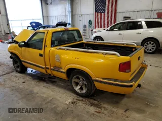 2003 GMC Sonoma SLS with VIN 1GTCS14X838129176, listed as a Copart auction lot 88941195 with 0 mi miles and Non Repairable. Bid and sale history available at carsss.com. Image 2.