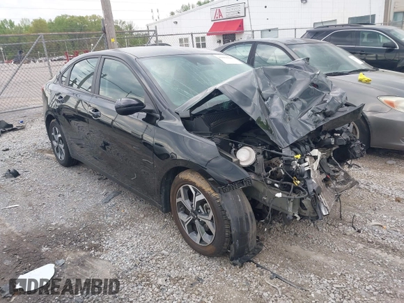 2021 Kia Forte LXS with VIN 3KPF24ADXME410282, listed as a IAAI auction lot 42004328 with 62,817 mi miles. Bid and sale history available at carsss.com. Image 1.