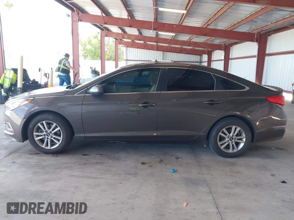 2016 Hyundai Sonata SE z VIN 5NPE24AF3GH372746, wystawiony jako IAAI lot #42343113 z przebiegiem 146 919 mil mil oraz . Historia ofert i sprzedaży dostępna na DreamBid. Obrazek 14.