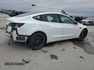2020 Tesla Model 3 Long Range z VIN 5YJ3E1EB4LF790679, wystawiony jako Copart lot #47623295 z przebiegiem 44 182 mil mil oraz Szkoda całkowita • Salvage title. Historia ofert i sprzedaży dostępna na DreamBid. Obrazek 3.