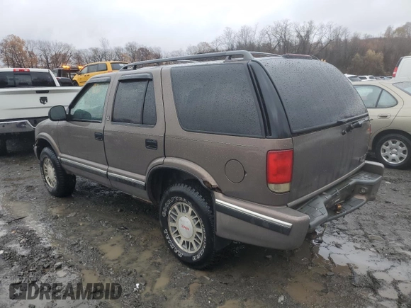1998 GMC Jimmy SLE with VIN 1GKDT13W6W2535592, listed as a Copart auction lot 81953844 with 88,205 mi miles and Salvage Title. Bid and sale history available at carsss.com. Image 2.