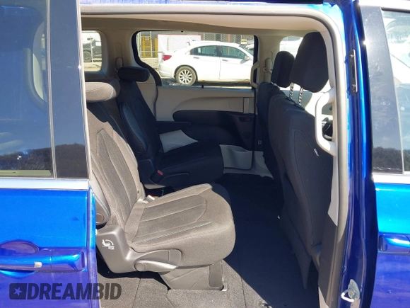 2021 Chrysler Pacifica Touring with VIN 2C4RC1FG5MR511546, listed as a IAAI auction lot 41882085 with 85,635 mi miles and . Bid and sale history available at DreamBid. Image 8.
