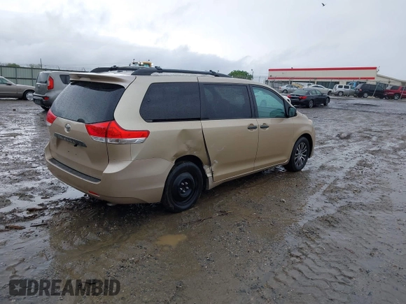 2014 Toyota Sienna XLE with VIN 5TDYK3DC1ES416999, listed as a IAAI auction lot 41972378 with 119,179 mi miles. Bid and sale history available at carsss.com. Image 4.