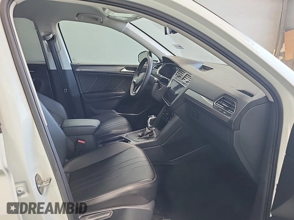2024 Volkswagen Tiguan SE с VIN 3VV3B7AX4RM085495, выставлен на аукционе IAAI как лот 42796456 с пробегом 34 680 миль миль и . История ставок и продаж доступна на DreamBid. Изображение 2.