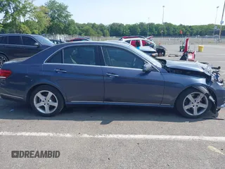 2016 Mercedes-Benz E 350 Luxury z VIN WDDHF8JB4GB232945, wystawiony jako IAAI lot #42396845 z przebiegiem 78 534 mil mil oraz . Historia ofert i sprzedaży dostępna na DreamBid. Obrazek 13.