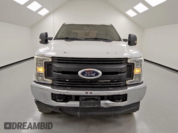 2019 Ford F-250 XL with VIN 1FT7W2BT8KEC70552, listed as a Copart auction lot 62522215 with 137,095 mi miles and Clean title. Bid and sale history available at DreamBid. Image 5.