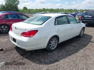 2007 Toyota Avalon XL z VIN 4T1BK36B07U187140, wystawiony jako IAAI lot #42333928 z przebiegiem 119 924 mil mil oraz . Historia ofert i sprzedaży dostępna na DreamBid. Obrazek 4.