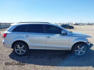 2015 Audi Q7 3.0T S line Prestige with VIN WA1DGAFE7FD010381, listed as a IAAI auction lot 40497702 with 167,046 mi miles. Bid and sale history available at carsss.com. Image 14.