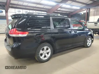 2014 Toyota Sienna LE AAS z VIN 5TDKK3DC9ES524468, wystawiony jako Copart lot #58170535 z przebiegiem 228 172 mil mil oraz Czysty tytuł • Clean title. Historia ofert i sprzedaży dostępna na DreamBid. Obrazek 3.