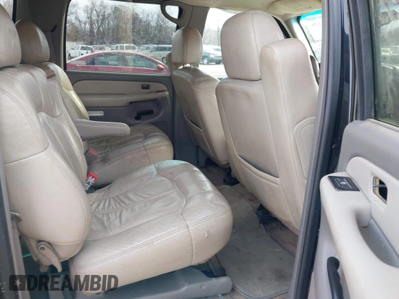 2000 Chevrolet Suburban LT with VIN 3GNGK26U0YG197958, listed as a IAAI auction lot 41506196 with 229,657 mi miles. Bid and sale history available at carsss.com. Image 8.