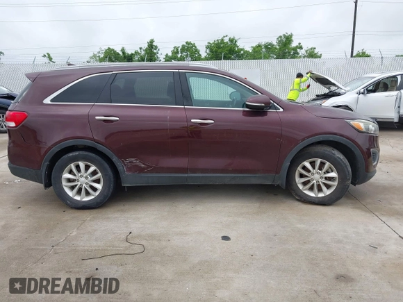 2017 Kia Sorento LX with VIN 5XYPG4A31HG259077, listed as a IAAI auction lot 42199198 with Not Provided miles. Bid and sale history available at carsss.com. Image 12.