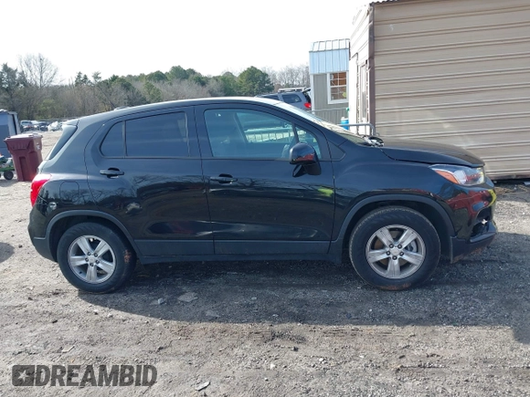 2022 Chevrolet Trax LS z VIN KL7CJKSM4NB527702, wystawiony jako IAAI lot #41339416 z przebiegiem 52 934 mil mil oraz . Historia ofert i sprzedaży dostępna na DreamBid. Obrazek 13.