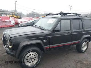 1995 Jeep Cherokee Sport with VIN 1J4FJ68S7SL572730, listed as a IAAI auction lot 41474520 with 189,907 mi miles. Bid and sale history available at carsss.com. Image 17.