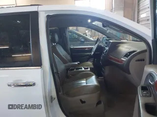 2015 Chrysler Town & Country Touring-L with VIN 2C4RC1CG9FR573653, listed as a IAAI auction lot 41839012 with 116,248 mi miles. Bid and sale history available at carsss.com. Image 5.