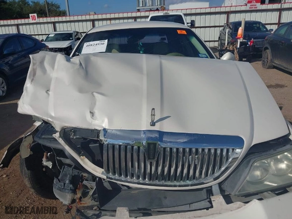 2007 Lincoln Town Car Signature with VIN 1LNHM81V67Y604806, listed as a IAAI auction lot 40824930 with 1 mi miles. Bid and sale history available at carsss.com. Image 10.