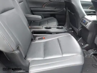 2019 Toyota Highlander SE with VIN 5TDJZRFH8KS727883, listed as a IAAI auction lot 41882956 with 56,043 mi miles. Bid and sale history available at carsss.com. Image 8.