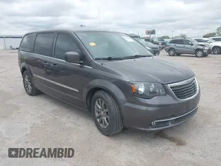 2015 Chrysler Town & Country S with VIN 2C4RC1HG0FR590902, listed as a IAAI auction lot 40314597 with 195,807 mi miles. Bid and sale history available at carsss.com. Image 1.