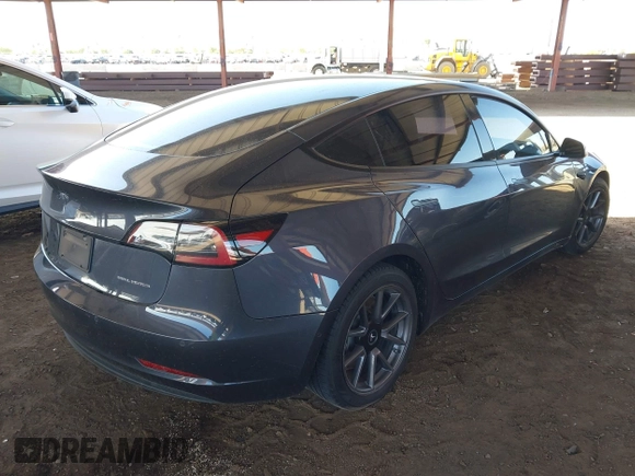 2022 Tesla Model 3 Long Range z VIN 5YJ3E1EB5NF205806, wystawiony jako IAAI lot #42063489 z przebiegiem 63 307 mil mil oraz . Historia ofert i sprzedaży dostępna na DreamBid. Obrazek 4.