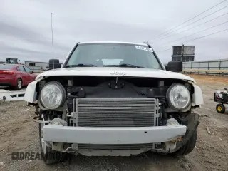 2007 Jeep Patriot Sport with VIN 1J8FT28W77D359282, listed as a Copart auction lot 44372385 with 194,152 mi miles and Salvage Title. Bid and sale history available at DreamBid. Image 5.