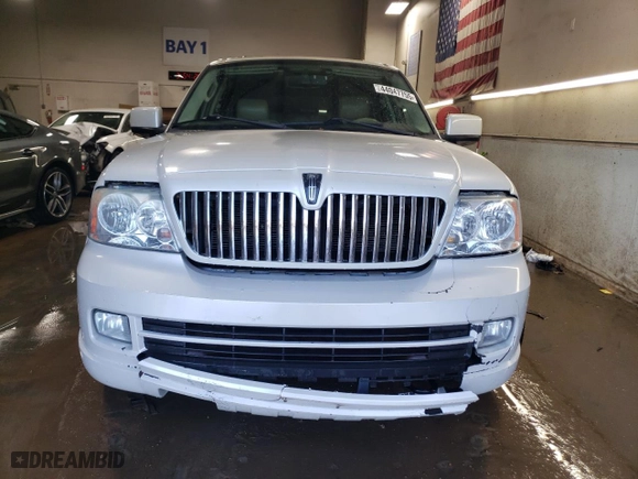 2006 Lincoln Navigator Luxury with VIN 5LMFU28596LJ17750, listed as a Copart auction lot 44047755 with 170,908 mi miles and Salvage Title. Bid and sale history available at carsss.com. Image 5.